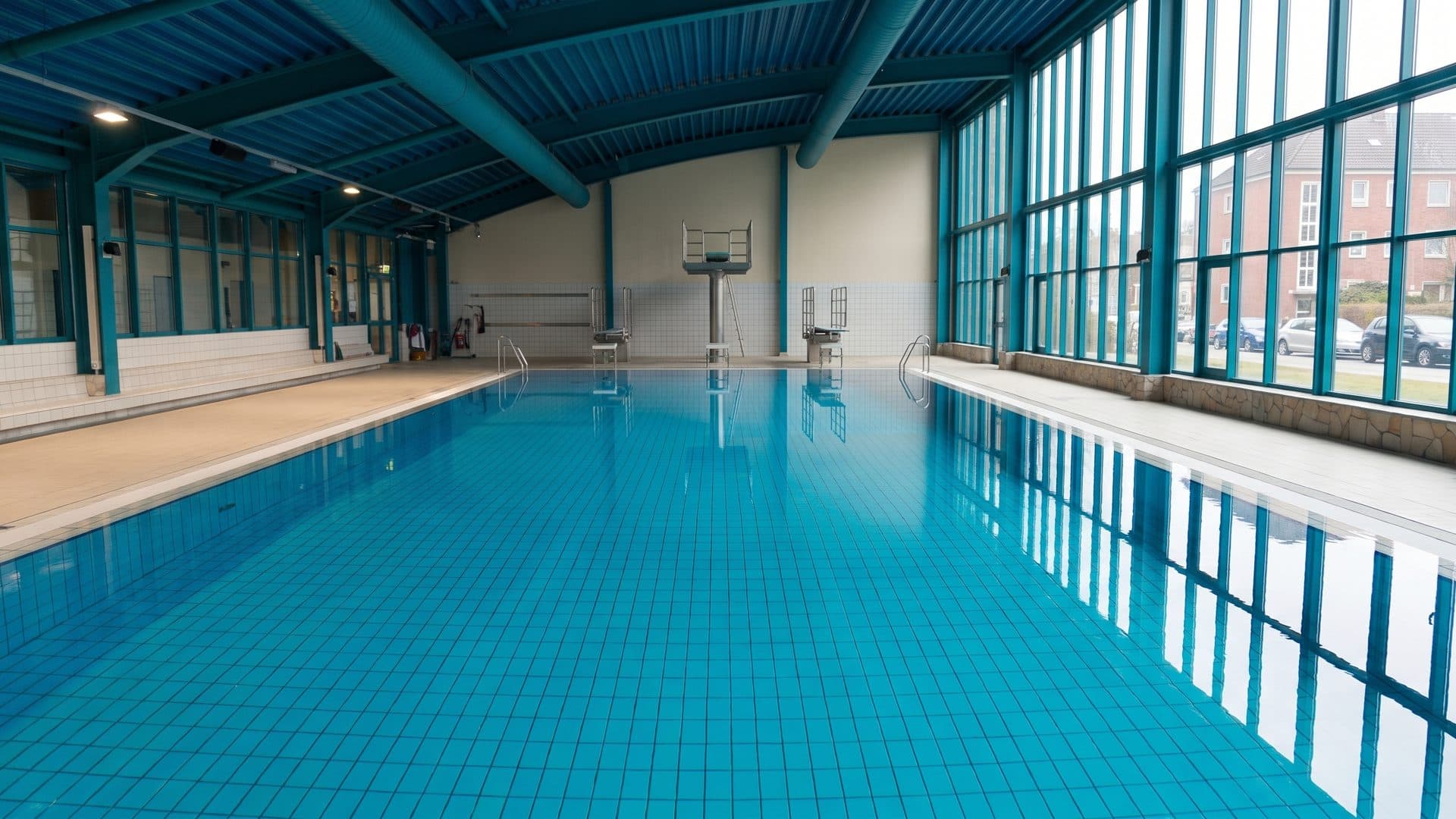 The pool of the Bodden Therme below its diving platform beside the glazed wall