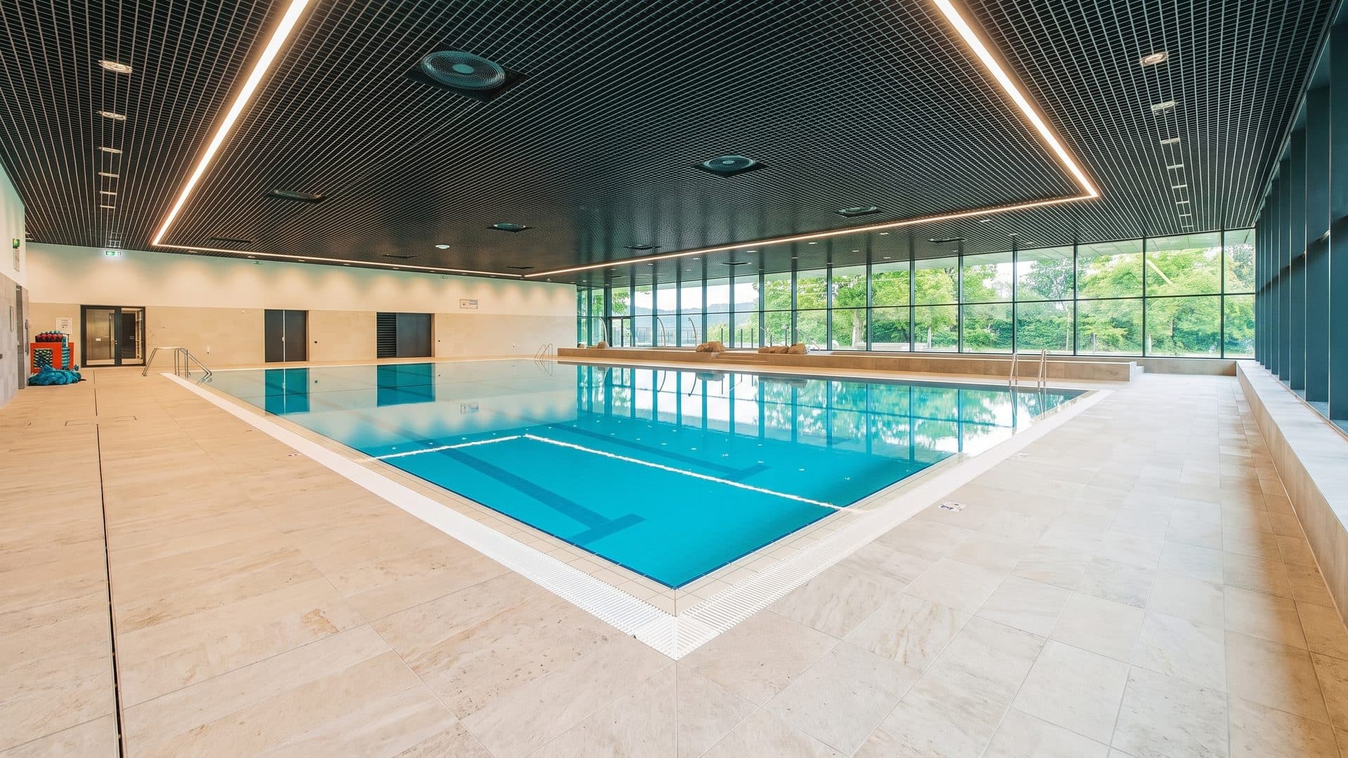 The twenty-five metre pool of Het Diekman along its full-height glazed wall