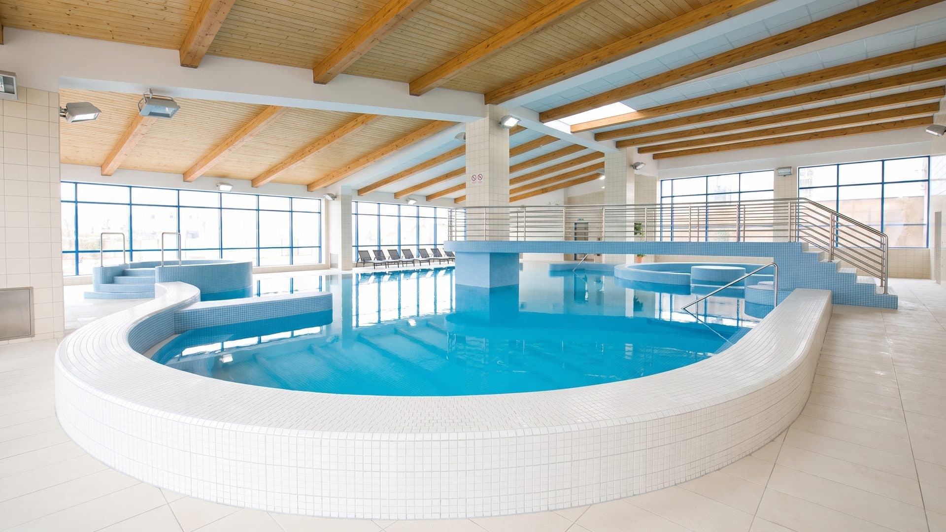 The recreation pool of the Laguna along its curved white parapet