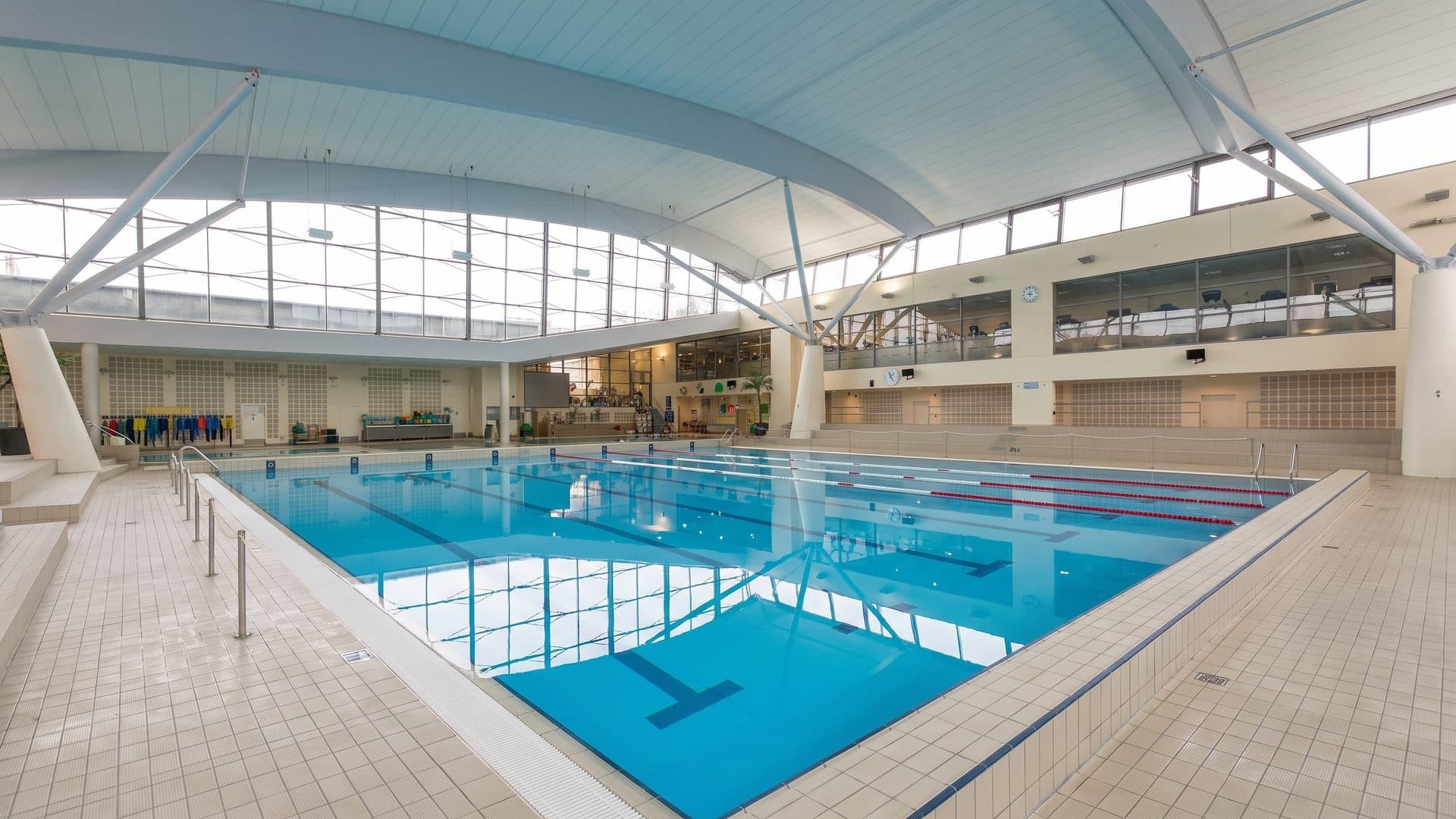 The pool of Slotssoebadet under its glazed vault