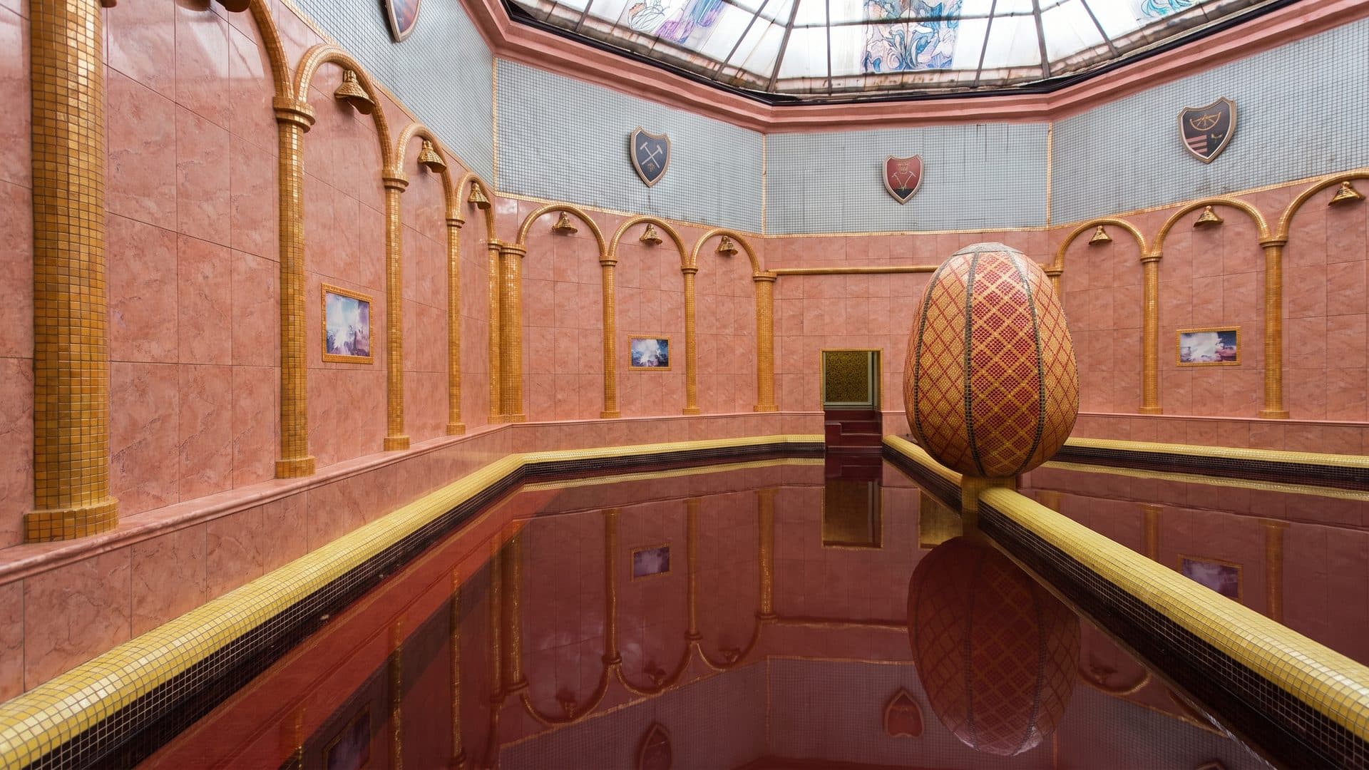 The ornate thermal hall with its arched niches around the still pool