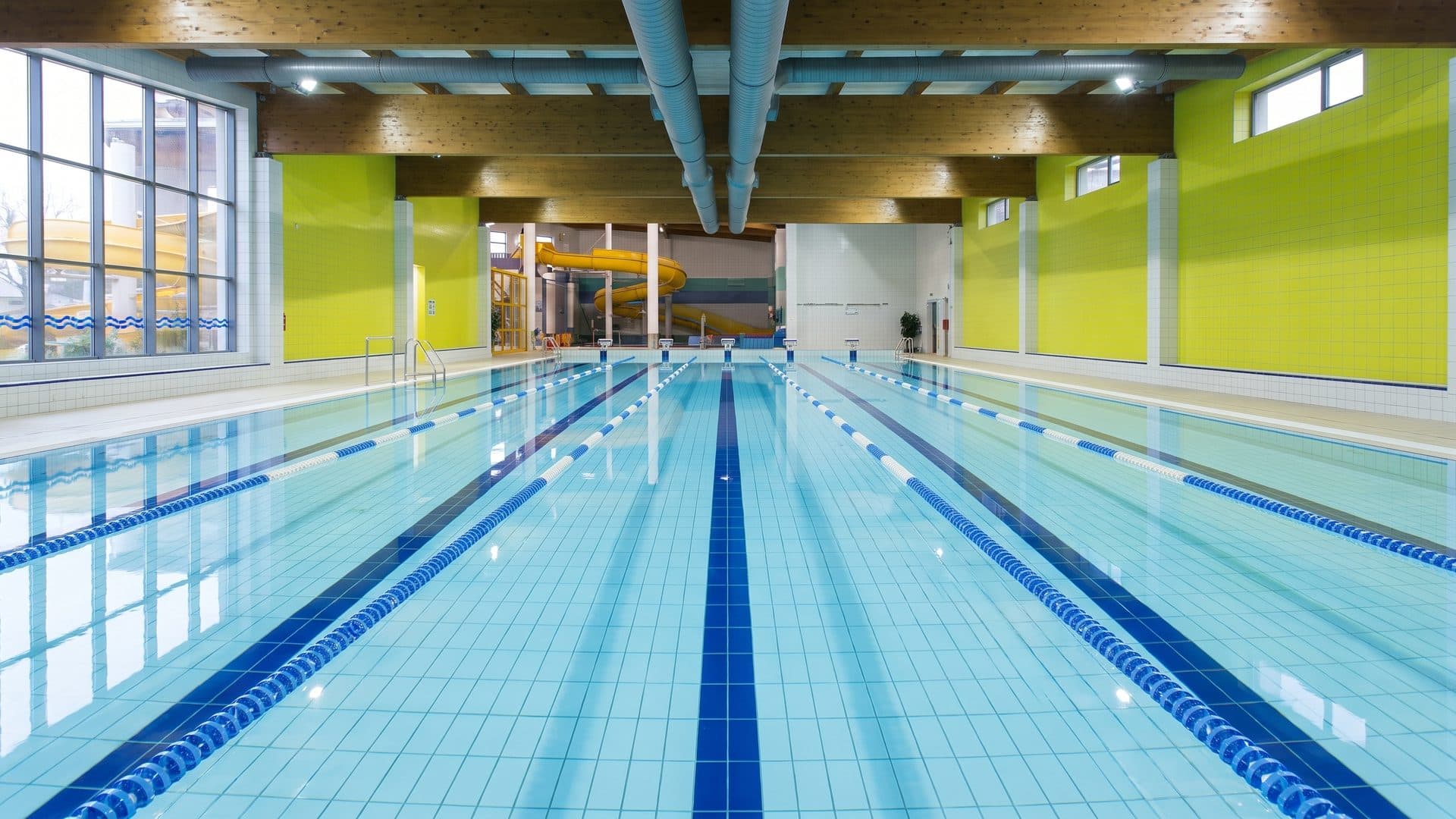 The lane pool of the Tipsport Laguna seen down its length against the coloured wall
