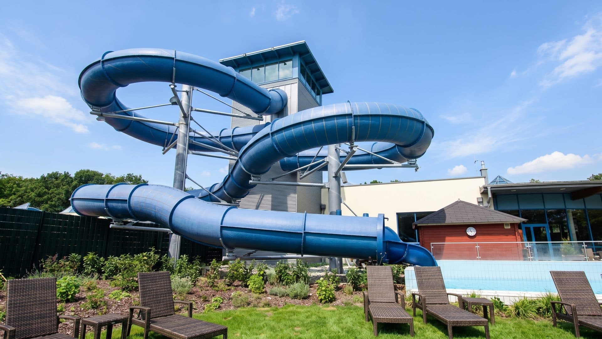 The blue slide tower of the Verwell bathing park above its landing pool on the lawn