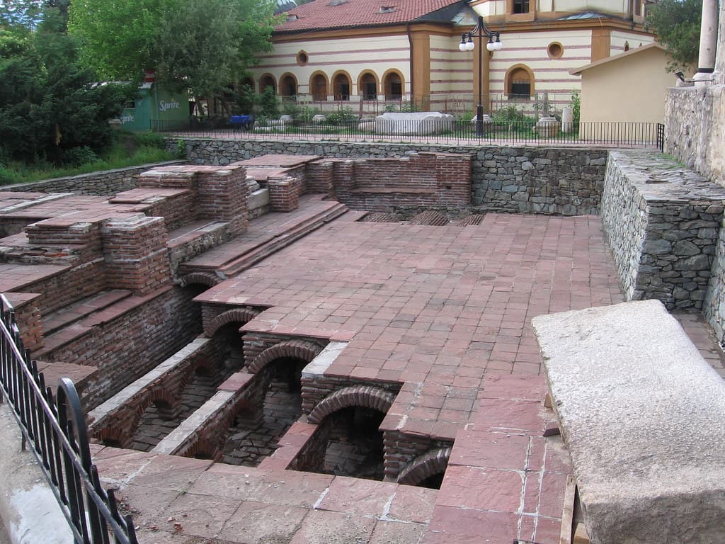 Чифте баня