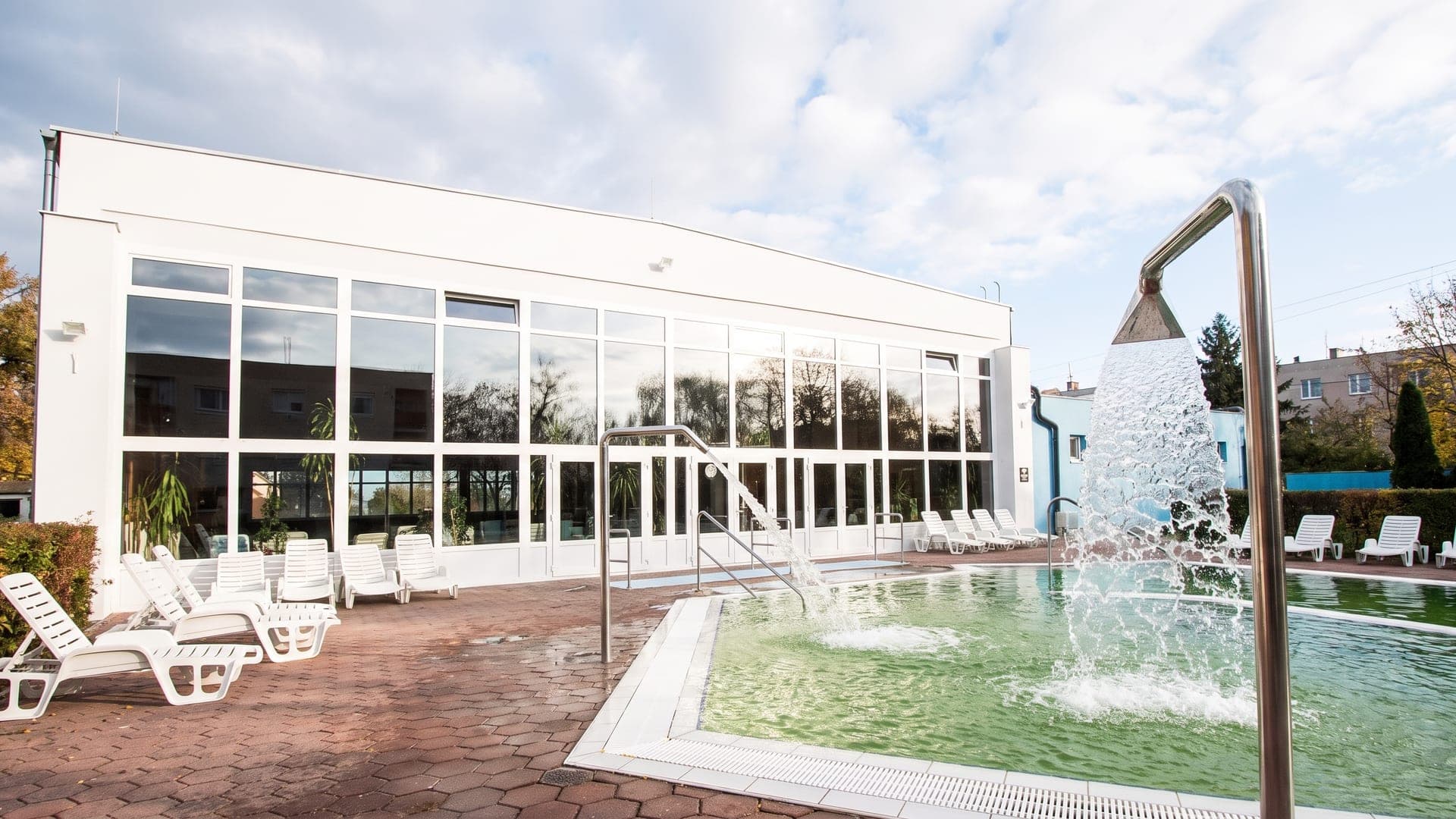 A bucket shower at the Julia bath in Nyiregyhaza, water falling into the pool in front of the glazed hall.